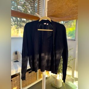 Simple black cardigan with pockets. Size medium.